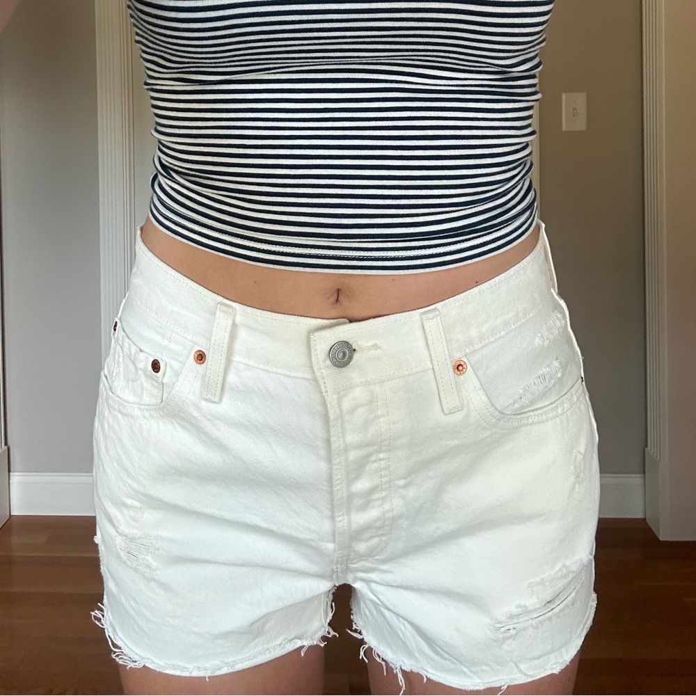 Levi’s mid rise 501 shorts